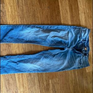 Size 0 skinny jeans. no damage.